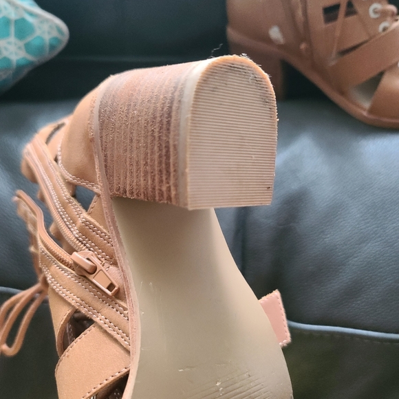 Steve madden strappy heals - Picture 4 of 6